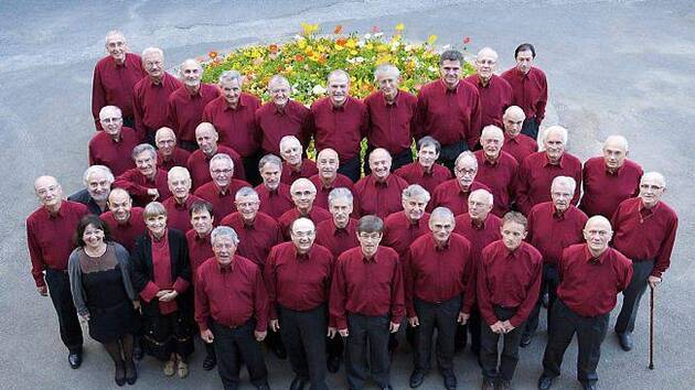 Groupe de choristes lors d'un festival international en France. Choeur d'hommes de Vannes